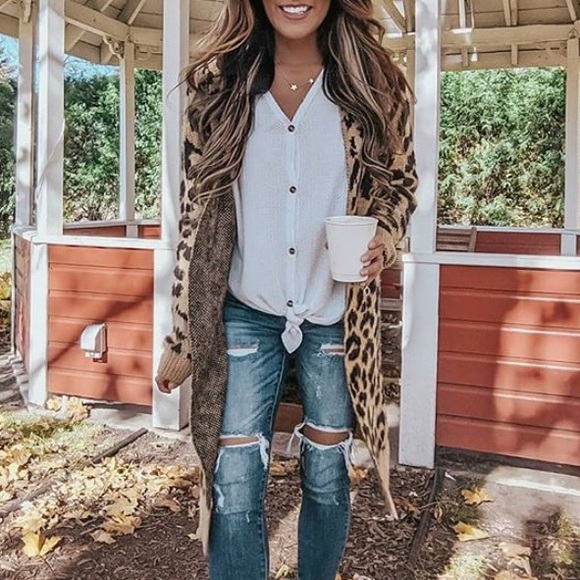 Button Front Top - Picture 4 of 7